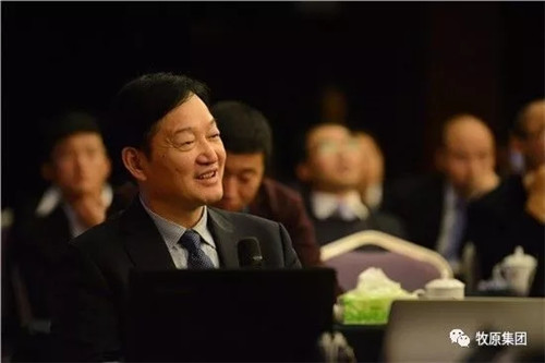 秦英林，牧原集團黨委書記、總裁，榮獲“ 脫貧攻堅· 奉獻獎”。
