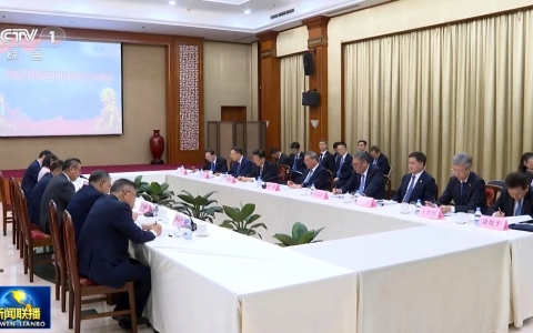 李強(qiáng)出席在印尼中資企業(yè)座談會新希望劉暢參加并發(fā)言