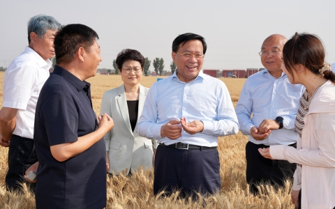 韓俊在河南河北調(diào)研時強調(diào) 扎實推進糧油作物大面積單產(chǎn)提升行動 全力以赴夯實全年糧食豐收基礎